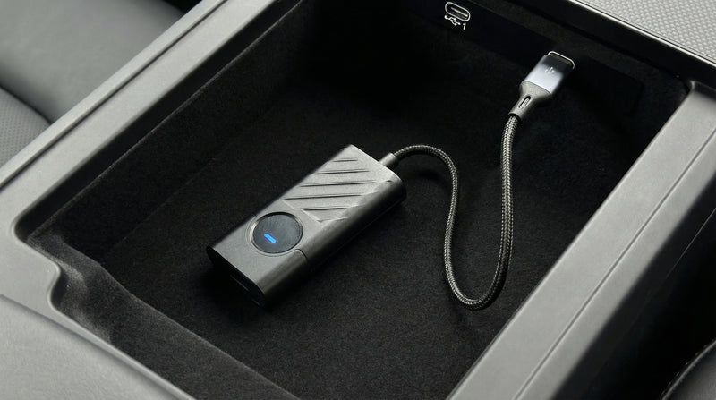 Connectez l'appareil à la voiture